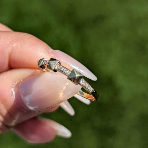 14K Yellow Gold Diamond Puff Pyramid Ring Band - Picture 4 of 9